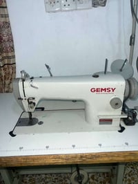 ماكينة خياطة صناعية • GEMSY • مع طاولة وموتور
