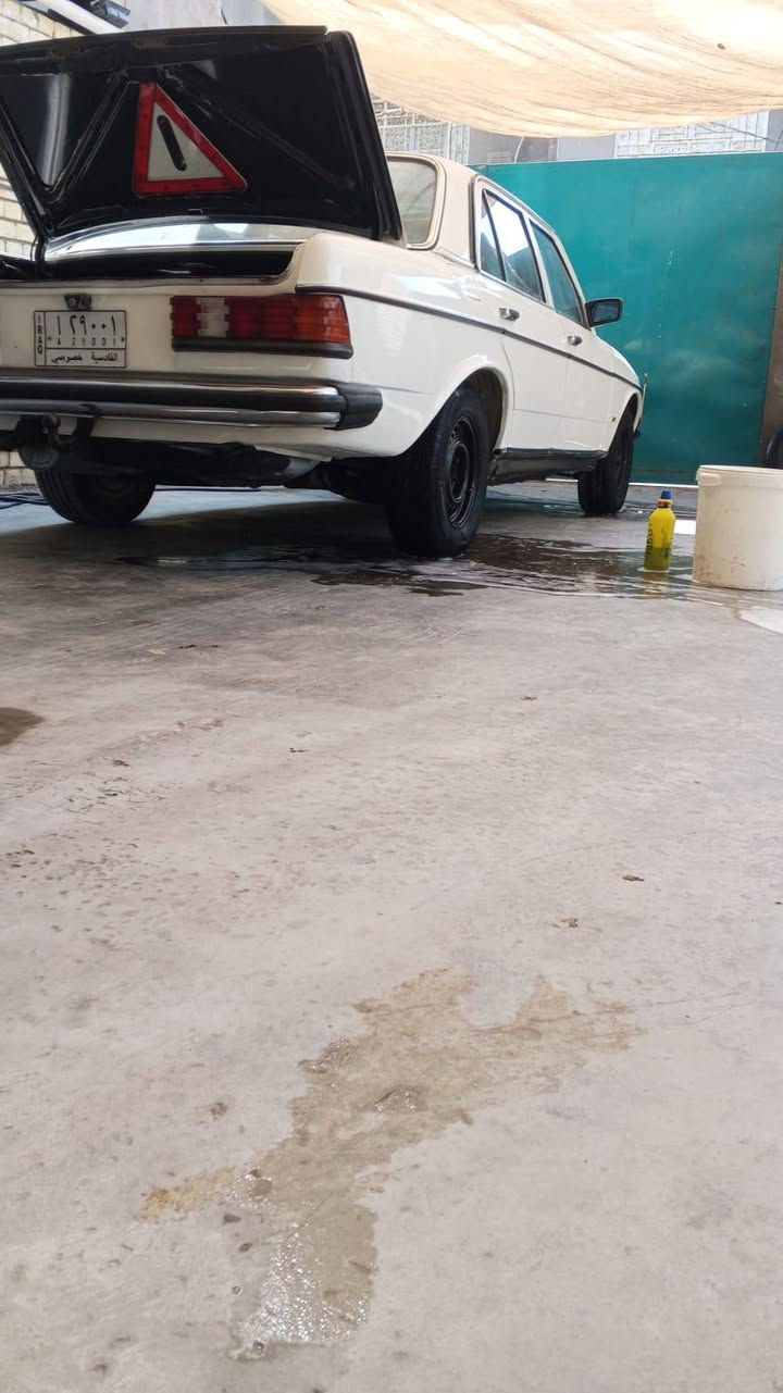 سلام عليكم مارسدس موديل 82معمر كلة جديد صبغ عام للجمالية تخم تاير جديدغرفتهة وضع شركة  محرك4سلندر كابريتر كير وتو  تحويل ثاني يوم  سعر 55 قفل لمو شراي لي تصل***********
