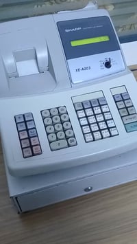 للبيع كاشير نوع شارب ياباني اصلي يحتاجله برمجه وترتيب مكاني بغداد الحس...