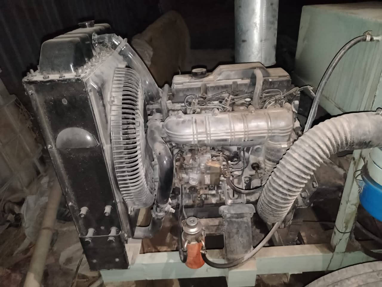 السلام عليكم مولد كية محرك حاوية جديد 30kv مولد نضيفة جداً جداً مكان بابل(مولد مامفتوح) رقم هاتف ***********
