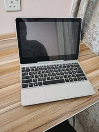 حاسبه hp يتمل على نظام الايباد كذلك والسعر ٢٥٠ وبي مجال للطيبين  مكاني...