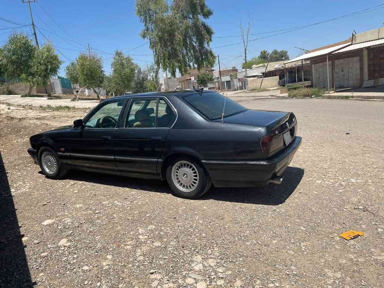 سلام عليكم للبيع بي إم 735 رقم ديالى تحويل ثاني يوم سياره حلوه جاهزه مابيه اي نقص مديل 1994 مكينه وكير بلاد كله بلاد  لاضربه لا طخه لا خياس تخم تايرات جديد صدر امامي خلفي جديد مصبوغ عام للجماليه فقط صفاحيات موس السعر 38 بي مجال للطيبين العنوان ديالى خانقين ***********
