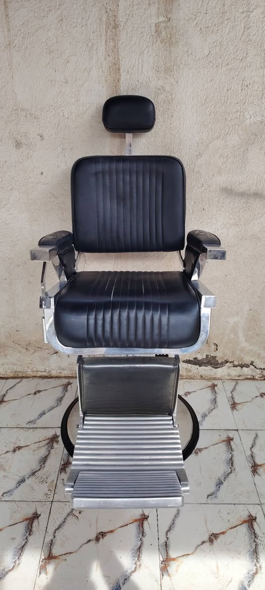 السلام عليكم كرسي حلاقه معه بتكير ومتكير  مكان بابل مدينه القاسم *********** ***********
