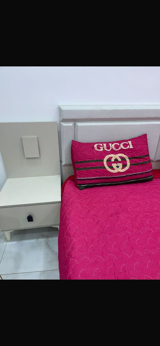 غرفه تركيه مال عرسان استعمال قليل
السعر ٤٥٠وبيه مجال  
المكان الصالحيه

*********** موجود واتساب
