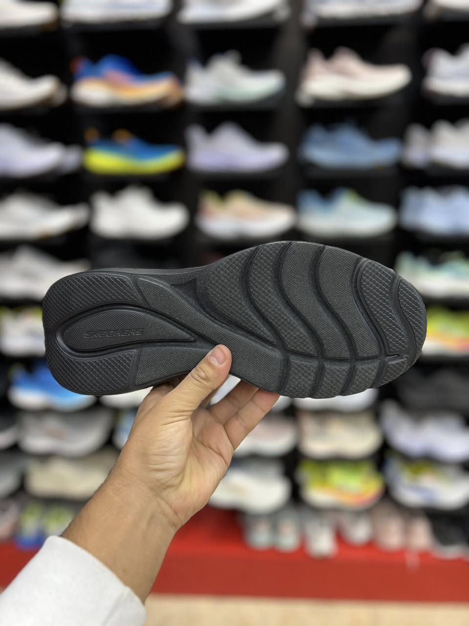 Skechers Flex Advantage 5.0 - Concourse

الراحة اليومية: يتميز بجزء علوي من القماش الشبكي (mesh) لتوفير التهوية.
نظام التوسيد: يحتوي على نعل داخلي مبطن بتقنية Air-Cooled Memory Foam لراحة تدوم طوال اليوم.
الاستخدام: مثالي للمشي، الجري الخفيف، والاستخدام اليومي المتكرر.

اصلي وكاله غير مستخدم
متوفر قياس 45
السعر 60

العنوان النجف ملحق الروان 
توصيل 🚚 محافظات 6 داخل النجف3 
*********** واتساب
