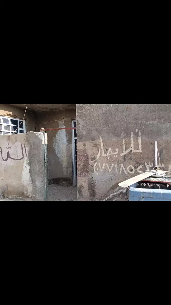 بيت للبيع 100 متر حي طارق الشيشان شارع المدارس ***********
