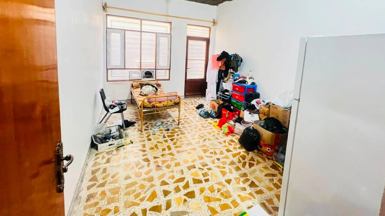 للبيع/فرصة لا تُعوّض في حي المثنى بيت
إذا كنت تبحث عن استثمار بموقع مميز وسعر مناسب فهذه 

فرصتك 🔥
مساحة 200 م
سعر 🔥🔥
وارد الشهري لا يقل عن 450
بيت طابقين منفصل عن طابق الاول   شارع    20

اغتنم الفرصة اليوم وابدأ أول خطوة نحو استثمار ناجح أو بناء منزل 
أحلامك
للاستفسار :يوسف                                     اتصال وتساب ***********

وإذا كان لديك عقار ترغب ببيعه أو شرائه، تواصل ويانا... نوفر لك أفضل الفرص العقارية.
