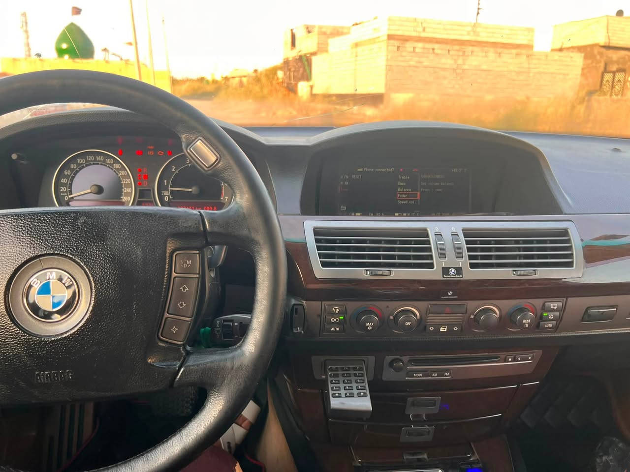 السلام عليكم من رخصت الادمنية
باخرة للبيع او للمراوس باقل مع الفرق 
موديل E65 2003 i وارد يابان 
سيارة فول مواصفات بالوارد الياباني  عليها ختم برجيستون ع صندوك 
مكفوله 
رقم بصره إنكليزي باسمي سنويه تنتهي  ٢٠٣٠ 
مكينه جديده 
توة مبدل عربانه خلفيه وارد يابان 
كيرها خير من الله 
ويلات شعاع اصليه مشتريهن ٧٠٠$ 
سداسية اصليه 
دبلات كهرباء الخلفيات كهرباء والاماميه أصليات بس مو كهرباء 
تخم تاير جواها 
حدادية طوبه 
تبريد توه مبدل منظومة كامله 
كهربائيات بلاديه 
كلشي شغال بيها 
عندي الجيك مشتغل حجر صالنصة
وحساس الويل والايرباك طفيتهن يم استاذ أحمد وشتغلن والولد كلي جيبهن بس ما وديتها آلة 
سيارة استخدام شخصي صار عندي ٤ سنوات 
كلشي واضح والي يحب يتصل 
سعر ١٢٥ بيه مجال
رقمي ***********
