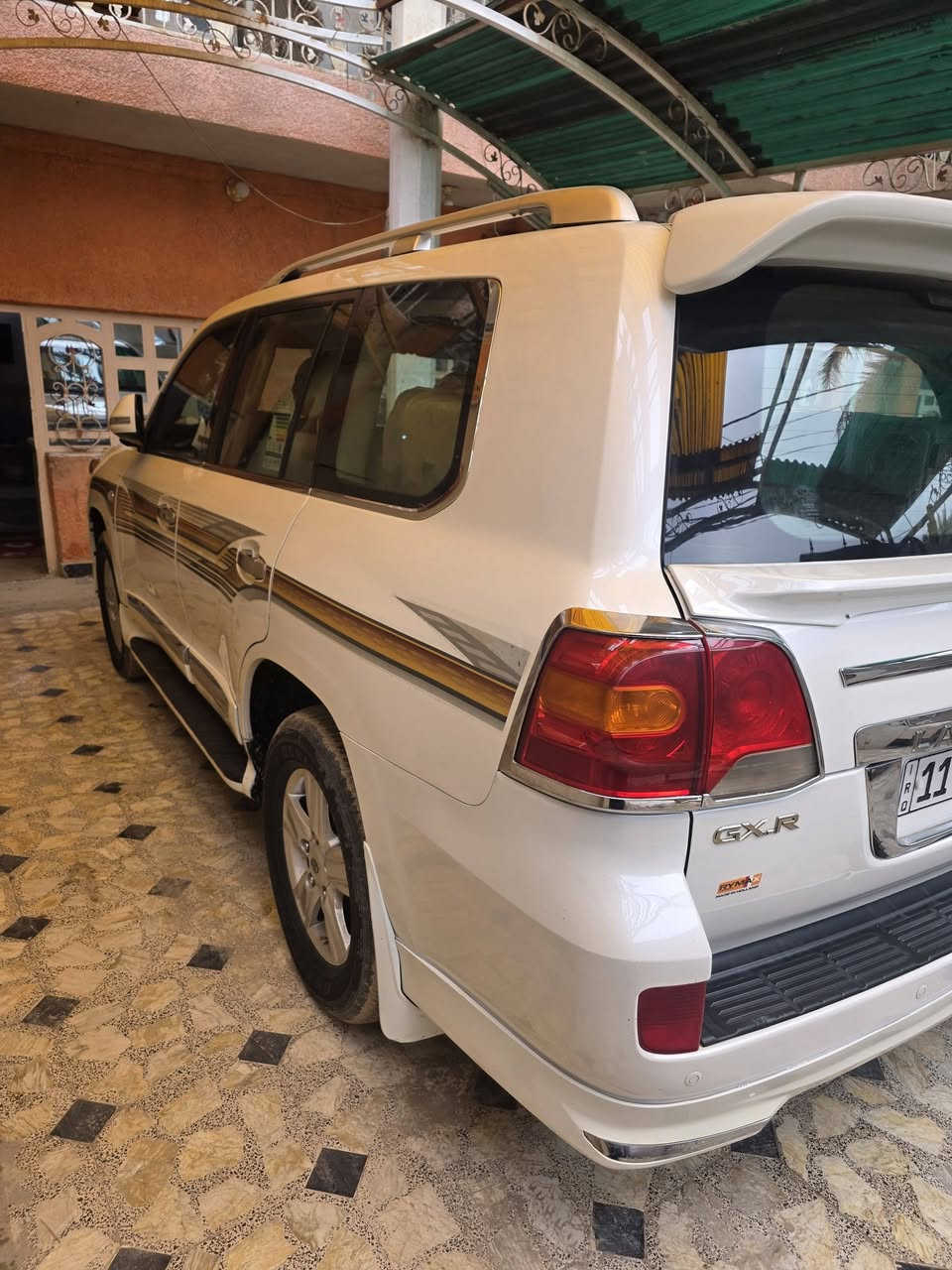 السلام عليكم
من رخصة الادمن 
لاندكروز 2009
6 سلندر 
رقم بغداد بأسمي رقم انكليزي 
السياره حسب مرفق السونار بيها تكحيلات مابيها ضربة السيارة نظيفة تخم تاير جديد حدادية جاهزة أي نقص مابيها 
السياره فول كير اوتماتيك 
سلايت روڤ
ثلاجة
3 قطع تبريد 
مكان السيارة ديالى - بعقوبة 
السعر 280$ قفل . 
واذا اكو سيارة مراوس حسب القناعة 
***********
