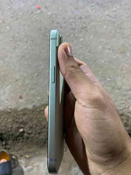 ايفون 15 عادي كامرتين جهاز نضيف كلش بطاريه 88 للبيع او مراوس بدراجه موجود وتساب ***********
