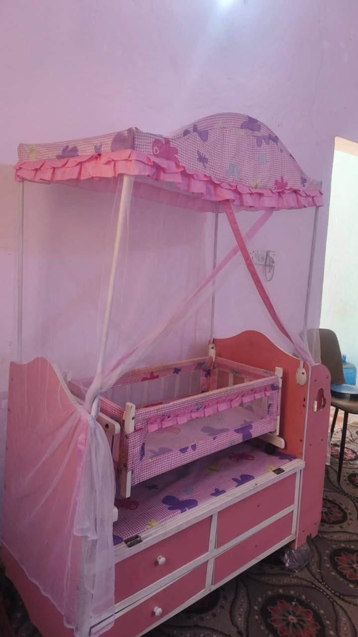 السرير لطفل ب٦٠
الغرفه ب٢٥٠نضيفه جدآ 
الجلسة ب٤٠٠


**إذا كنت صاحب هذا الإعلان وتريد حذفه لأي سبب، رجاءا أرسل رسالة إلى الدعم الفني**