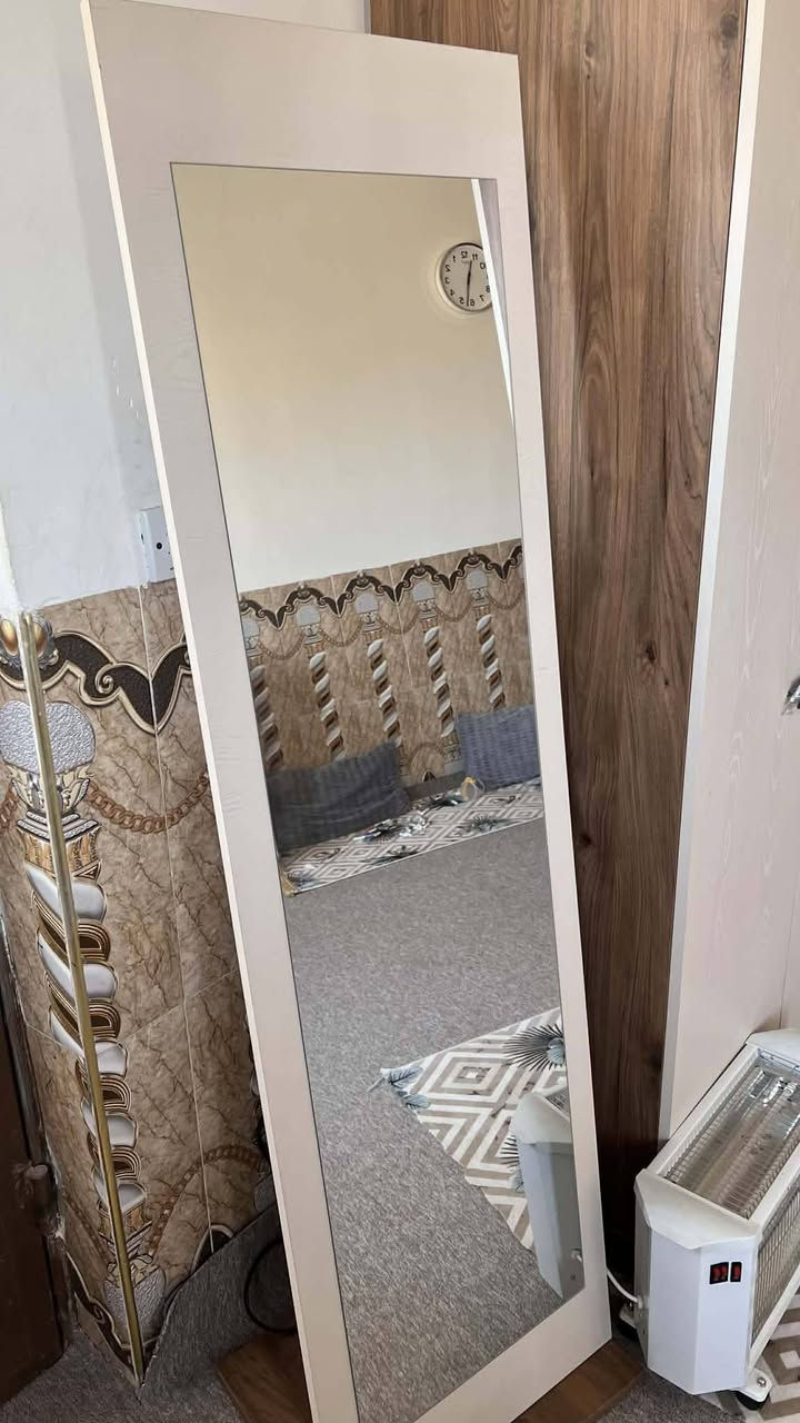 السلام عليكم
غرفه للبيع تركي اصلي 

استخدام ٦ اشهر اخت الجديده .

احلى من الصور.

المكان طويريج.

السعرمليون و400 وبيها مجال.

هاتف.‍‍***********
