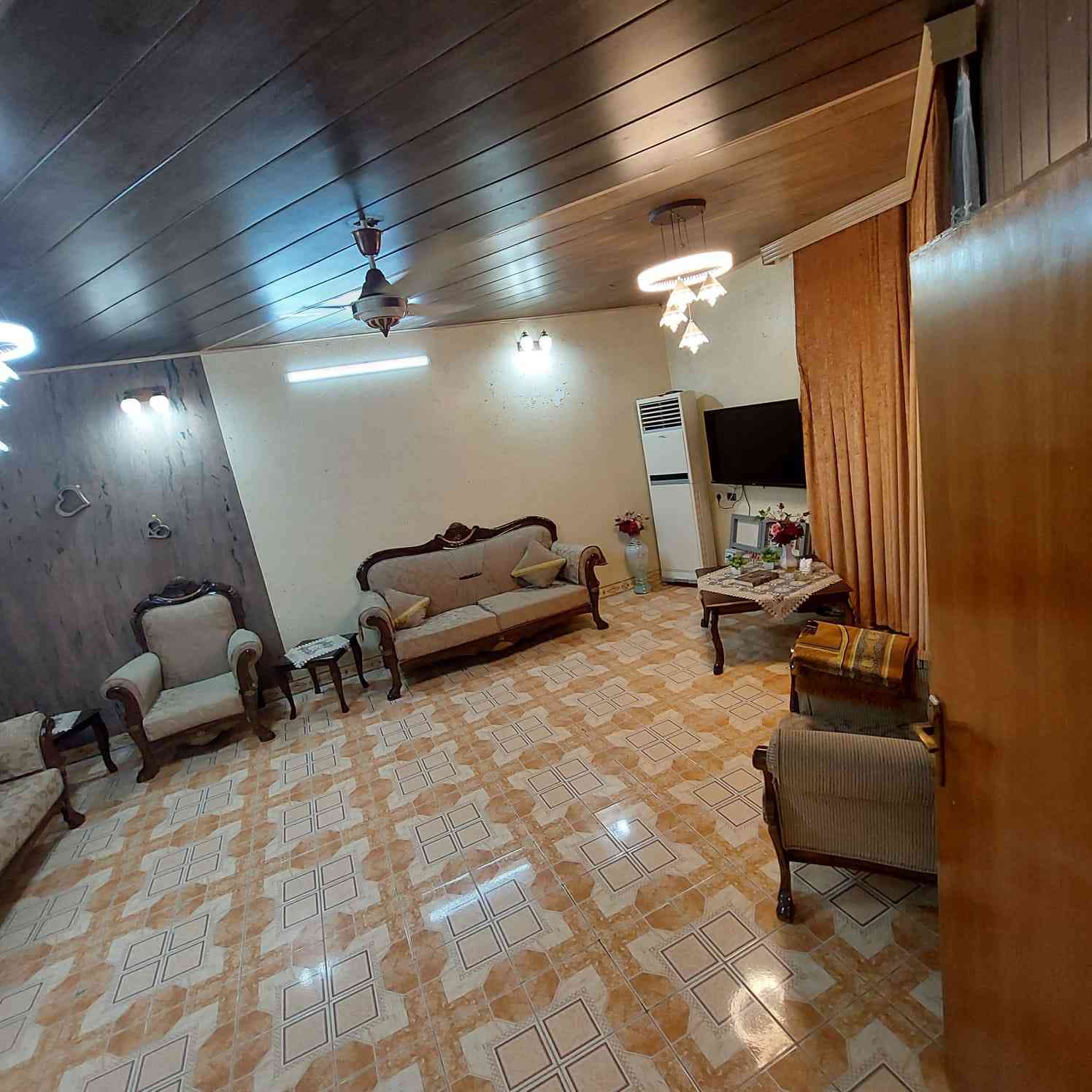 🏠  بيت للبيع في الفلوجة – حي العسكري

📍 الموقع:
بالقرب من أسواق عمر توحة، وقريب من معهد المتميزين.

▫️ المساحة: ٢٧٠ متر
▫️ الواجهة: ١٥ متر
▫️ النزال: ١٨ متر
▫️ الشارع: ١٢ متر

🔹 يتكون البيت من:

* استقبال
* هول
* مطبخ
* صالتين
* ٤ غرف نوم
* ٣ دورات مياه

💰 السعر: ٣٠٠ مليون دينار عراقي
📌 السعر قابل للتفاوض وبـيه مجال

📞 للاستفسار  الاتصال على الارقام التاليه 
***********
***********
***********

 #استثمار #ابوميلان #الفلوجه #ا #عقار
