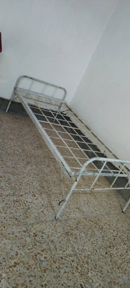 سرير حديد للبيع عدد 2 سعر الواحد 15 الف 
العنوان حي صدام


**إذا كنت صاحب هذا الإعلان وتريد حذفه لأي سبب، رجاءا أرسل رسالة إلى الدعم الفني**