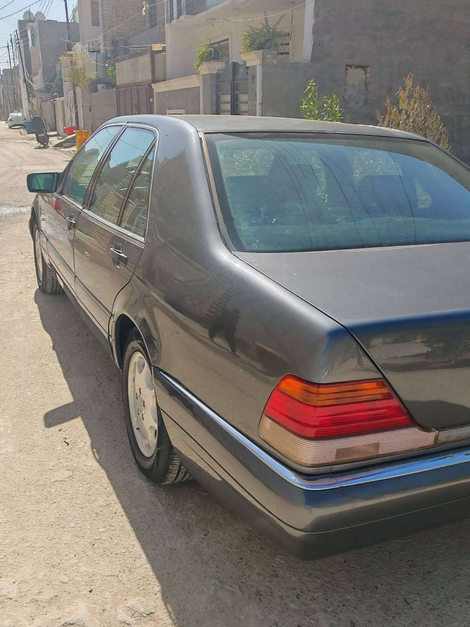 ياالله السلام عليكم مارسدس شبح للبيع موديل 1996 اصل سنويه وبليته 96 كير ومكينه مكفولات حداديه 80٪100 تخم تاير سياره ادامه كامله عل مكينه  خراطيم 320 سياره دبل جام فتحه مري شفط داخل جلد اسود سياره محزمه صبغ مابيه اي نقص سعر 85 وبيه مجال عنوان بغداد الدوره   رقم صاحب السياره  *********** مكلف بل نشر راغب بل شراء يتصل
