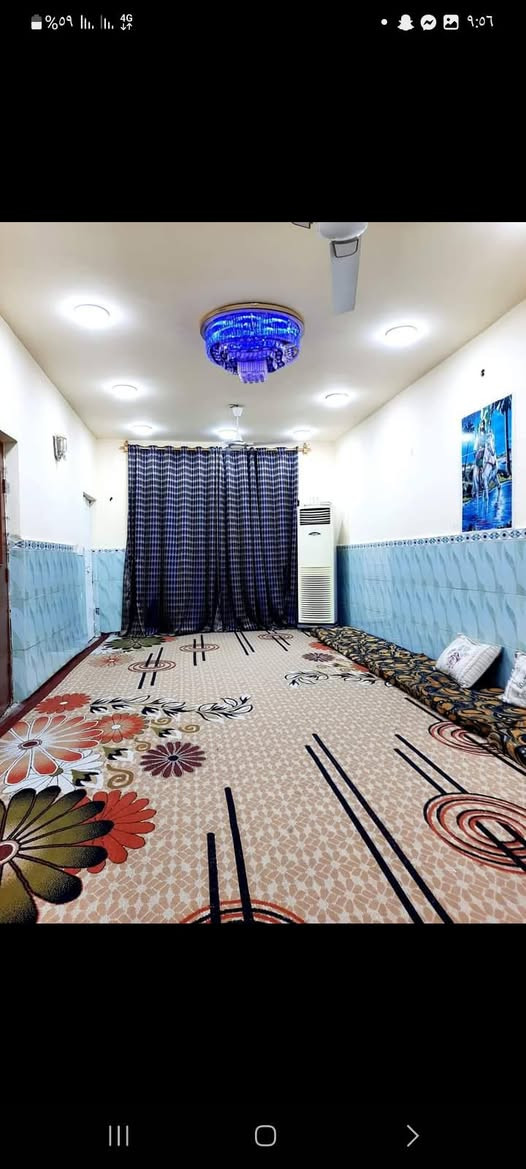 السلام عليكم بيت ١٦٠ متر للبيع العنوان الشعلة قطاع الرابع اول شارع خلف المظايف البيت قاطين مسلح نظيف كلش
***********
