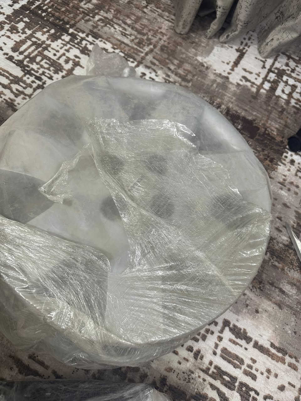 سلام عليكم
عندي غراض مال نيسان سني 

راديو مالتها الاصلي 

وكڤر مال دشبول الاصلي 

كبات كاملة 

مكاني حلة ***********
