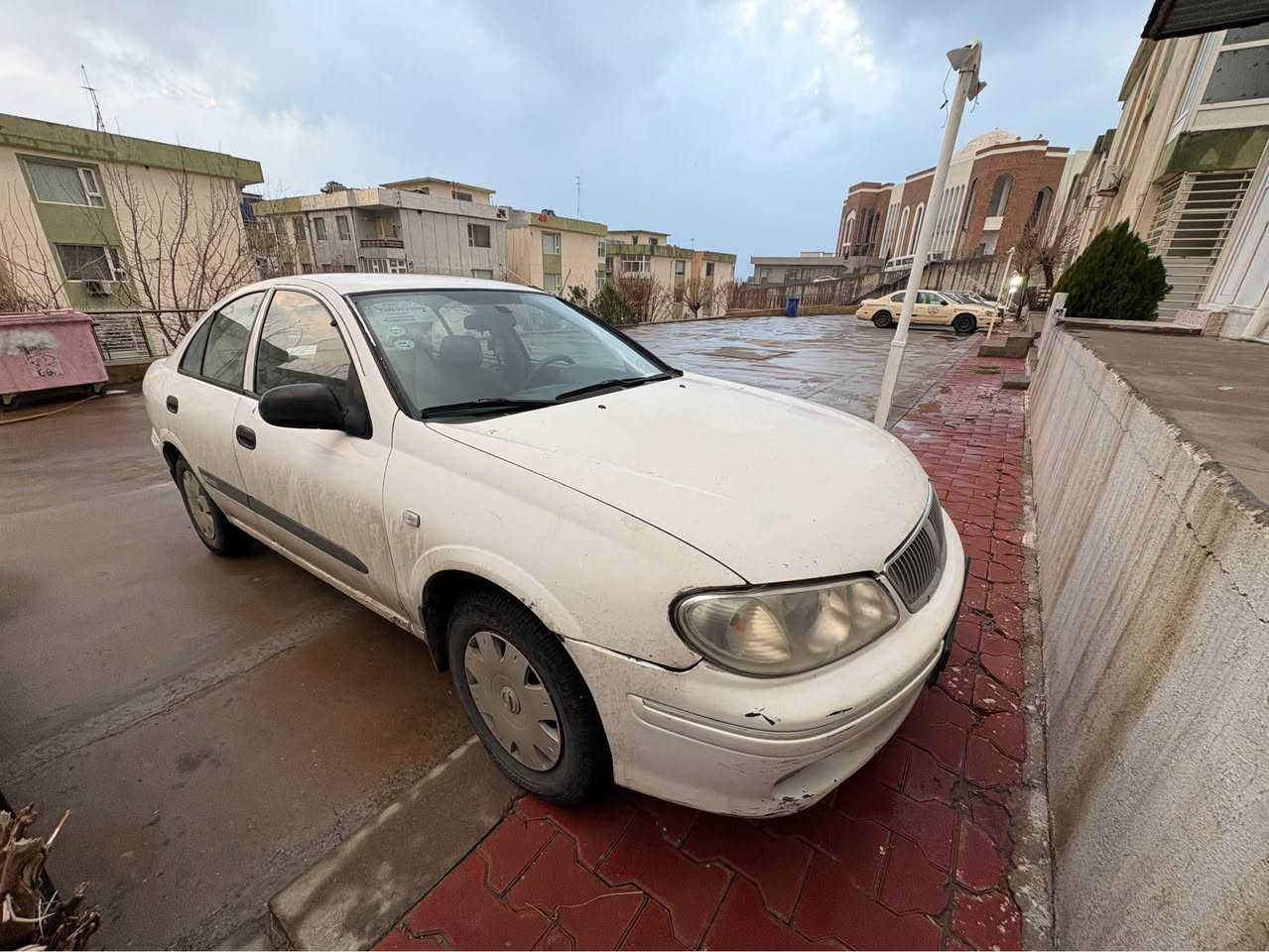 نیسان سەنی مۆدێل ٢٠٠٢ (محسن) بیلاد تۆماتیک بیلاد سپی تەکسی نەبووە ٤ پارچەی هەیە بە حیزام ئەیفرۆشم بە شەرتی سەقف و شان نەیبێت مەکینەی زۆر تازە و پاکە بە شەرتی فیتەر و فەحس سعری ٧٠ گەڵا و معامەلە 
*********** السليمانية, العراق
