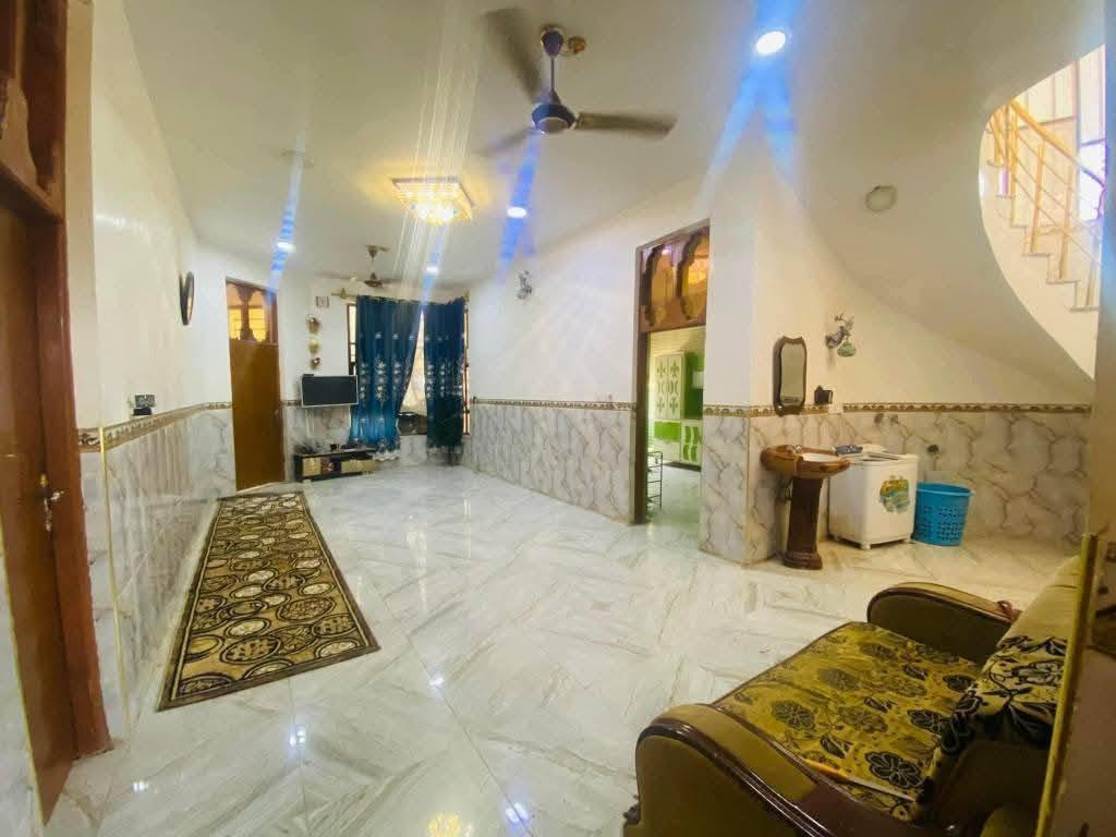 بيت للبيع المساحة 250طابقين طابو صرف البناء طابوق بالكامل  السقف مسلح
موقعه قرب اعدادية كوثا للبنين مقابل الصبات الكونكريت ركن ع شارعين 

الطابق الاول يحتوي ع غرفتين وصاله واستقبال ومطبخ وصحيات خارجيه وداخليه 

الطابق الثاني يتكون من غرفه وصاله ‏‪***********‬‏

للاستفسار اكثر الاتصال ع الرقم 
لمو شراي لا طب ولا يسأل
