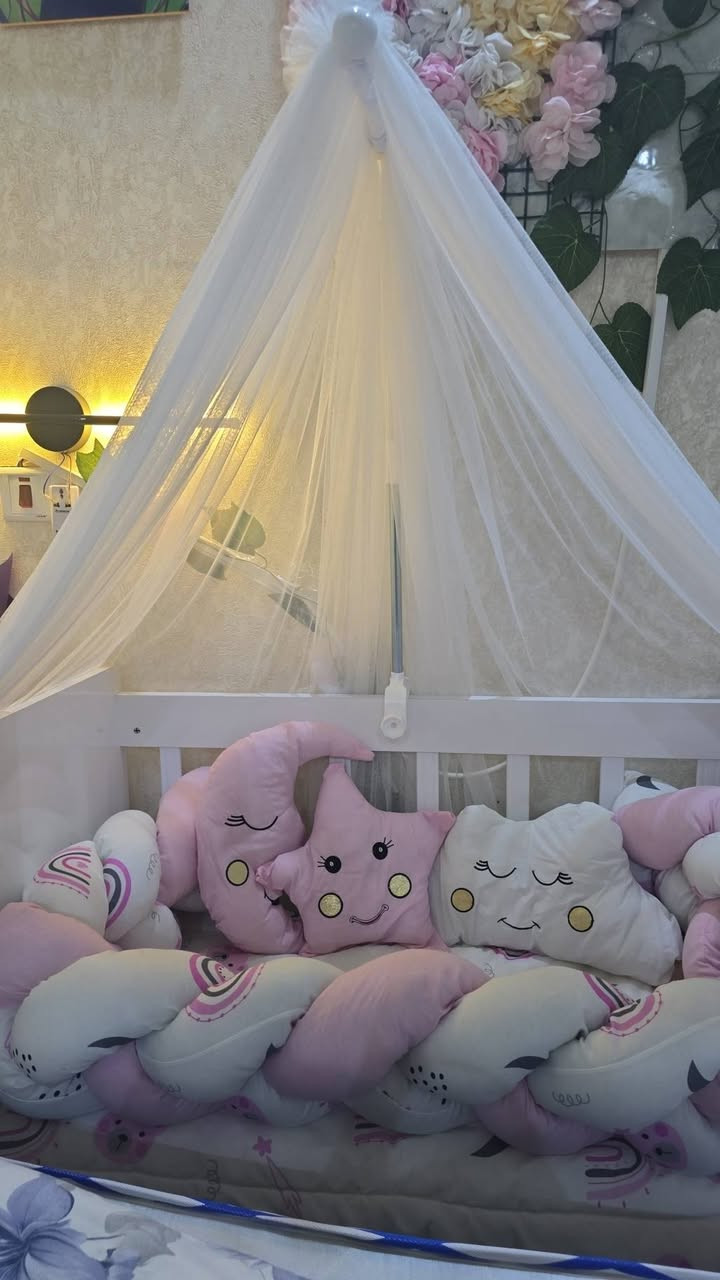 السلام عليكم
كاروك مامستعمل شي قليل 
جديد وحلو كامل مع جميع غراضه و مصداته ودوشك وناموسيه 
السعر ١٠٠  وبي مجال ***********
