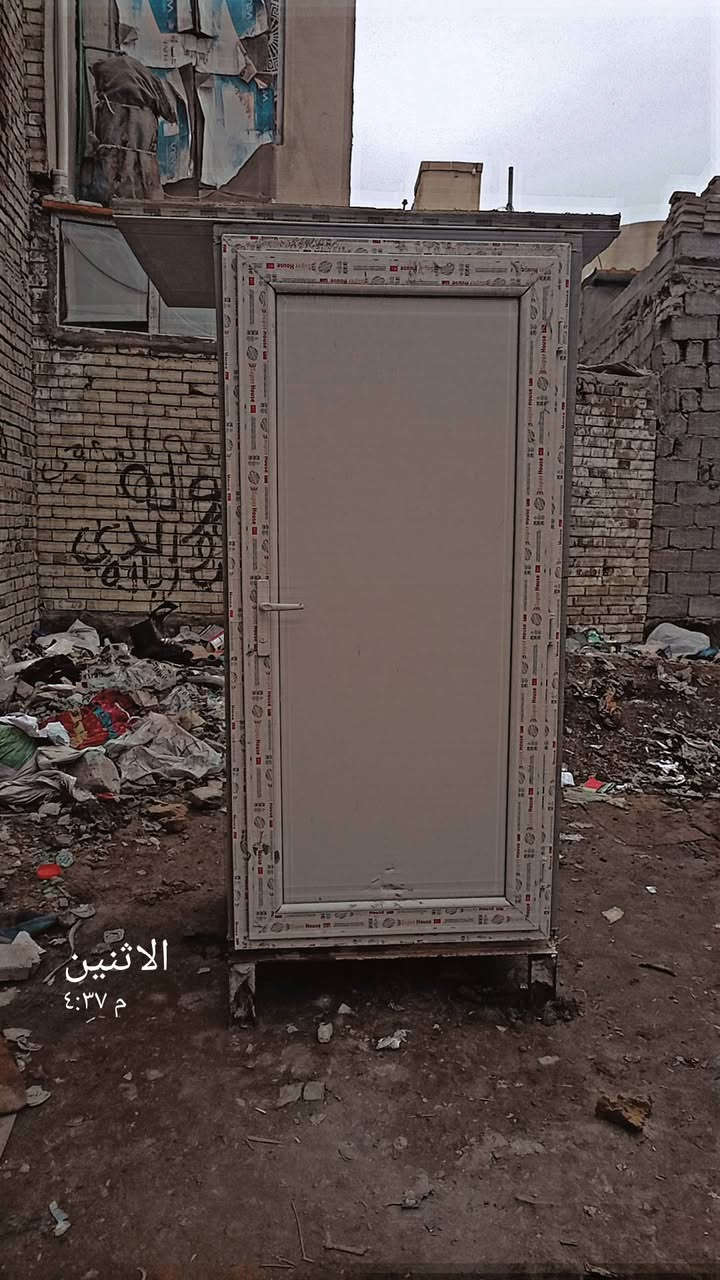 السلام عليكم ورحمة حمام للبيع كامل وجاهز من كلشي  نقطت كلوب نقطت كهرباء ساحبة هواء شطاف طراد ارضيه سيراميك      الموقع كربلاء نزلت الودي شارع القاضي 
***********
