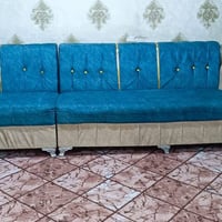 ديوان 17 مقعد تسكام نضيف جدا 325 وبي مجال المكان الكاظمية للاتصال 0780...