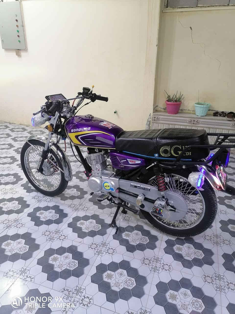 السلام عليكم ورحمة الله وبركاته تايكر سونك 2026 لون مميز بنفسجي شبه زيرو 
سعر 750 وبيها مجال بسيط او مرواس هم يرهم 
للأستفسار الاتصال على الرقم
***********
أو واتساب
