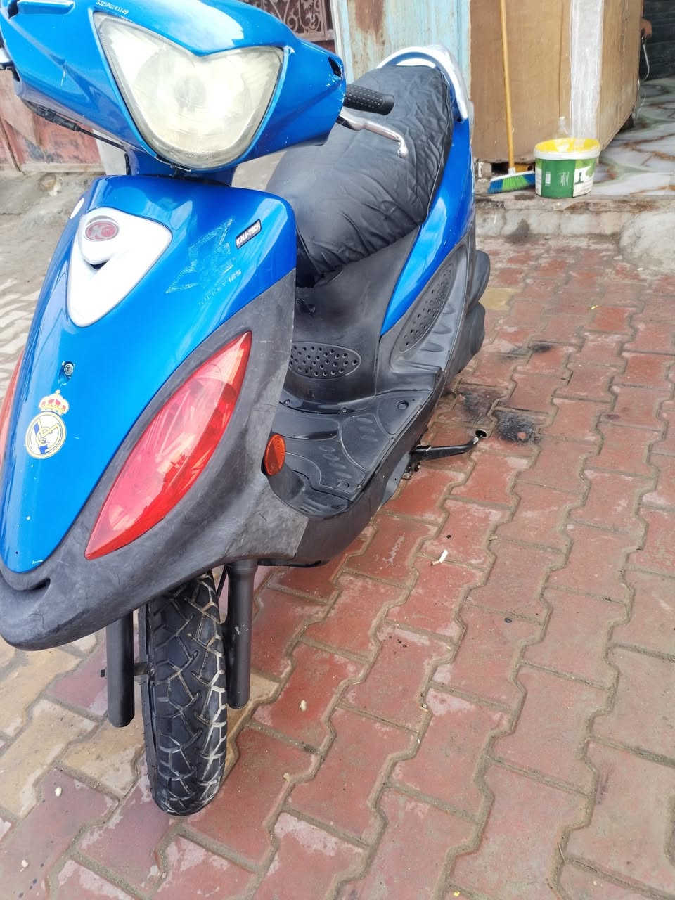 مكلف بنشر مكلف.؟؟ سلام عليكم دراجه لبيع كامكو في تو موديل 15 ختم واحد شلعه معدل فول دراجه شغاله من طول لطول سعر 525بيه مجال رقم لتصال ***********
