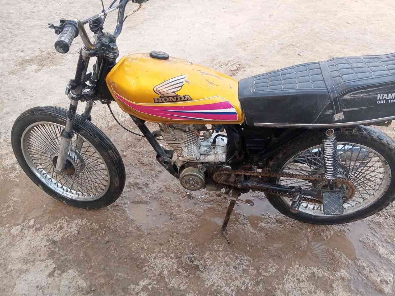 سلام عليكم. 
دراجه للبيع ارشه 

***********

كلك كلك كلك كلك مو وراق كلك كلك مو وراق 
بس رقم شاصي
