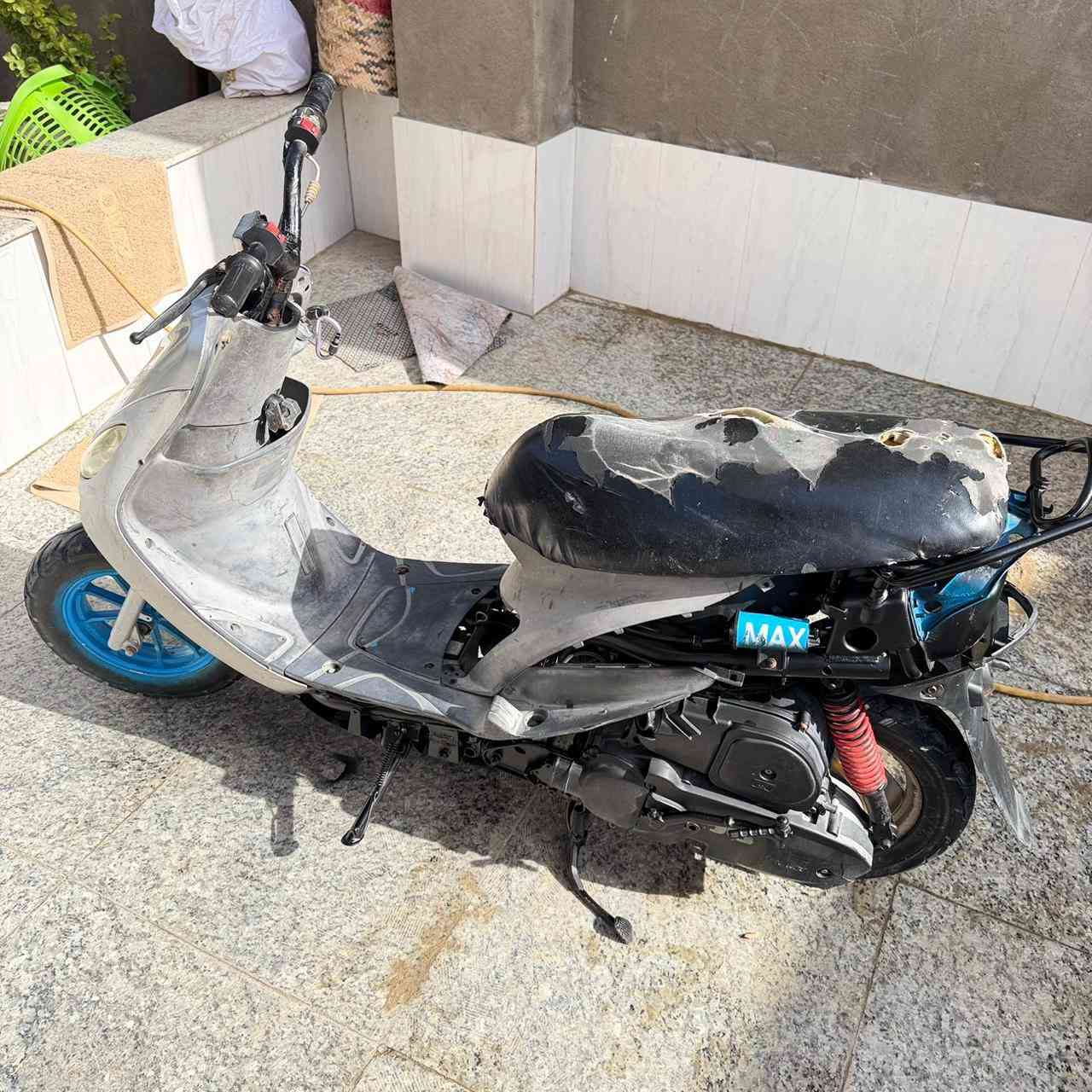 دراجه قجمة البيع 
دراجه كامله مابيه ايـ نقص 
السعر 400 ألف وبيه مجال قليل 
عنوان قضاء المدينه 
استفسار  ***********
