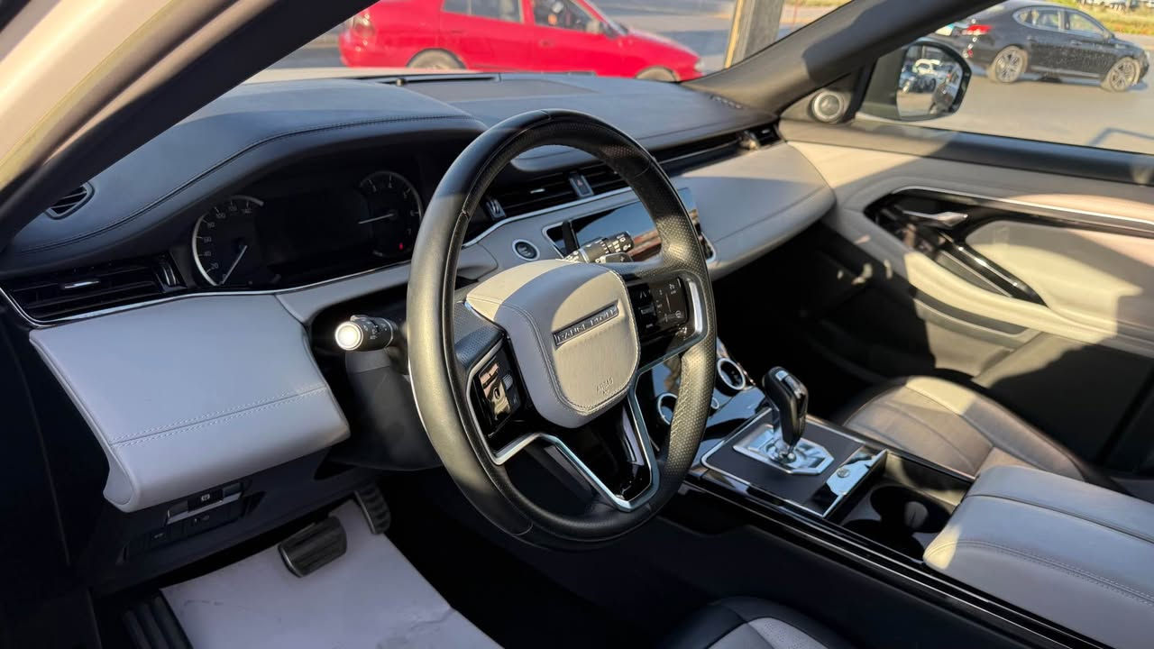Range Rover Evoque 2023
20,000 km
Rdynamic 
All fabric 
Black design pack الشيخ زايد, الجيزة


**إذا كنت صاحب هذا الإعلان وتريد حذفه لأي سبب، رجاءا أرسل رسالة إلى الدعم الفني**