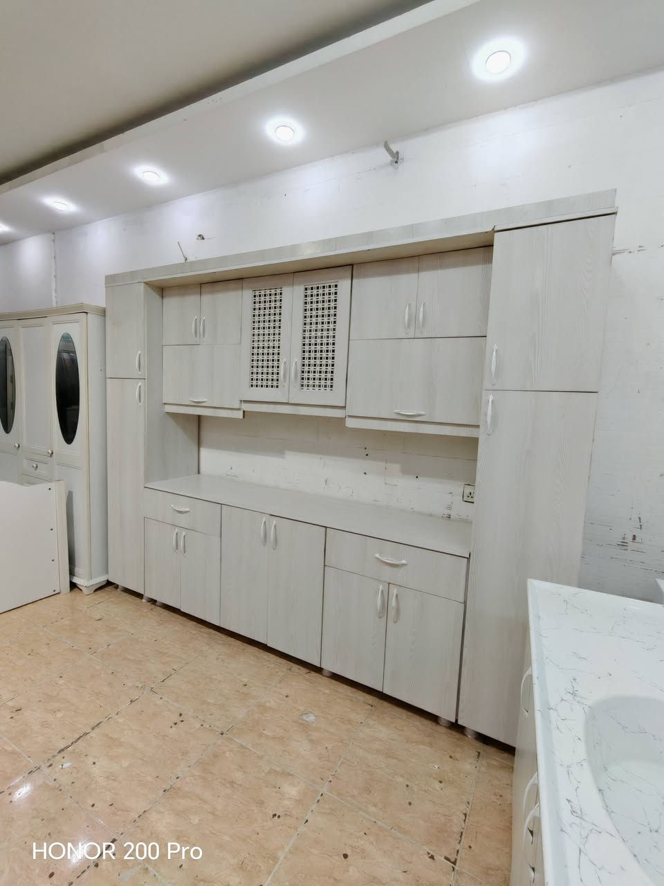 کەوانتەر و سنگی MDF
زۆر جوان و پاکە 
کەوانتەرەکە 3مەترە
سنگەکەی 1.50سانتیمەترە
ناونیشان سلێمانی کانی سپیکە خوارمزگەوتی تەبایی بەرامبەر مارکێتی کەوێ
***********
