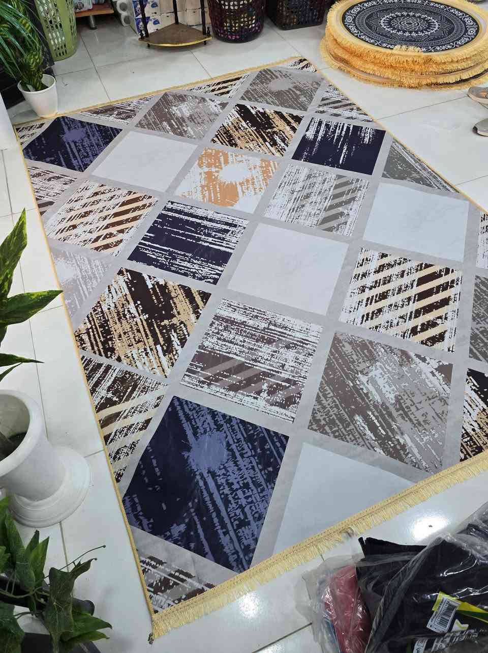 السعر 10 
مفرش ثري دي 

قياس 260×180 

مجمع جنات 
ديوانيه الجتة شارع 30
الفرع المقابل موسسة العين الايتام فرع اسواق تاج الياسمين


**إذا كنت صاحب هذا الإعلان وتريد حذفه لأي سبب، رجاءا أرسل رسالة إلى الدعم الفني**