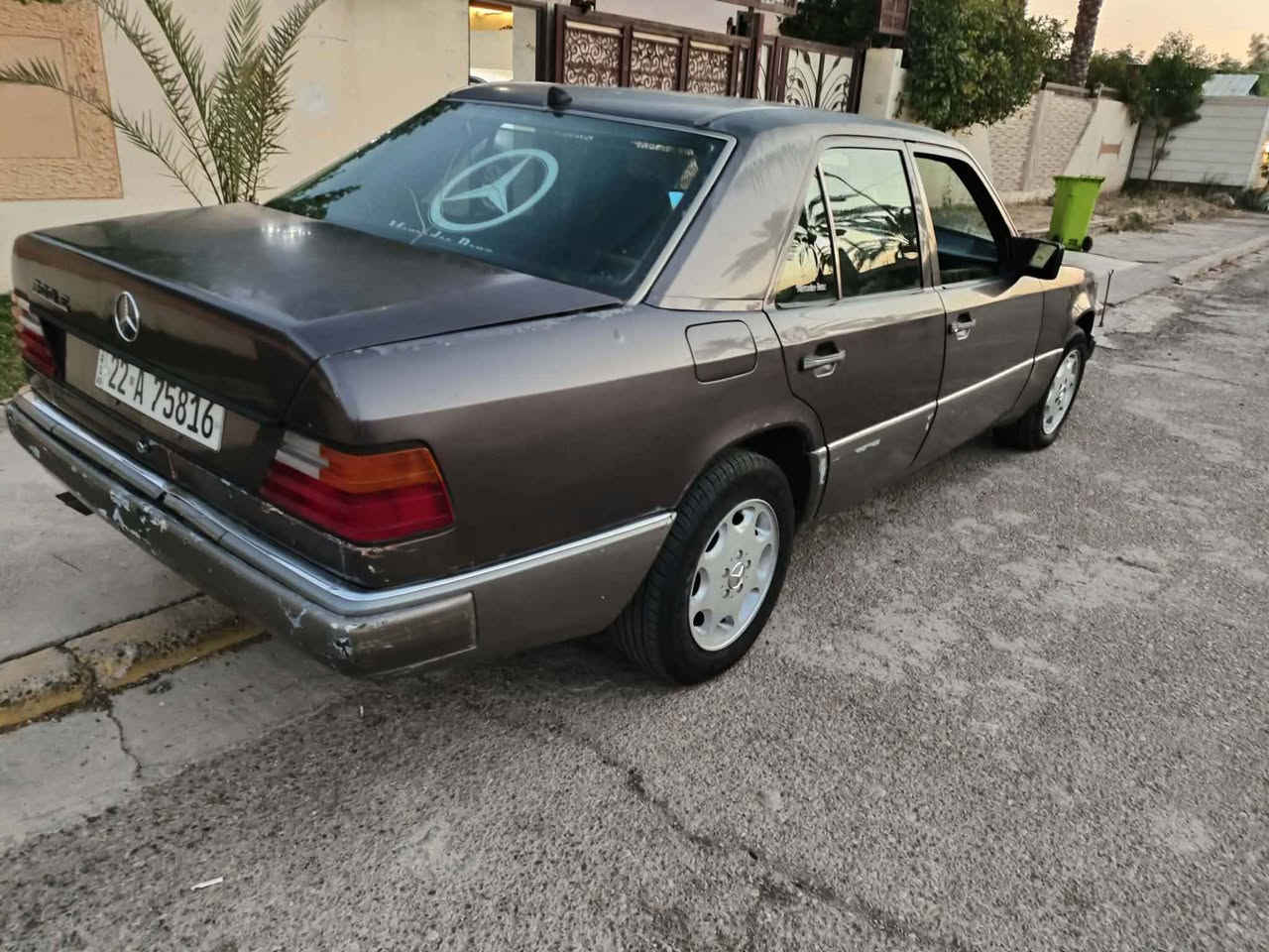 السلام عليكم للبيع مارسيدس دب300 موديل 1991 كير ومحرك بطه 3000 رقم أربيل جديد وبأسمي لل2030 شرط التحويل والوكاله  وبطاقة بنزين مكان السياره كركوك بيها أماكن صبغ للأتصال *********** صاحب السياره. كركوك, العراق
