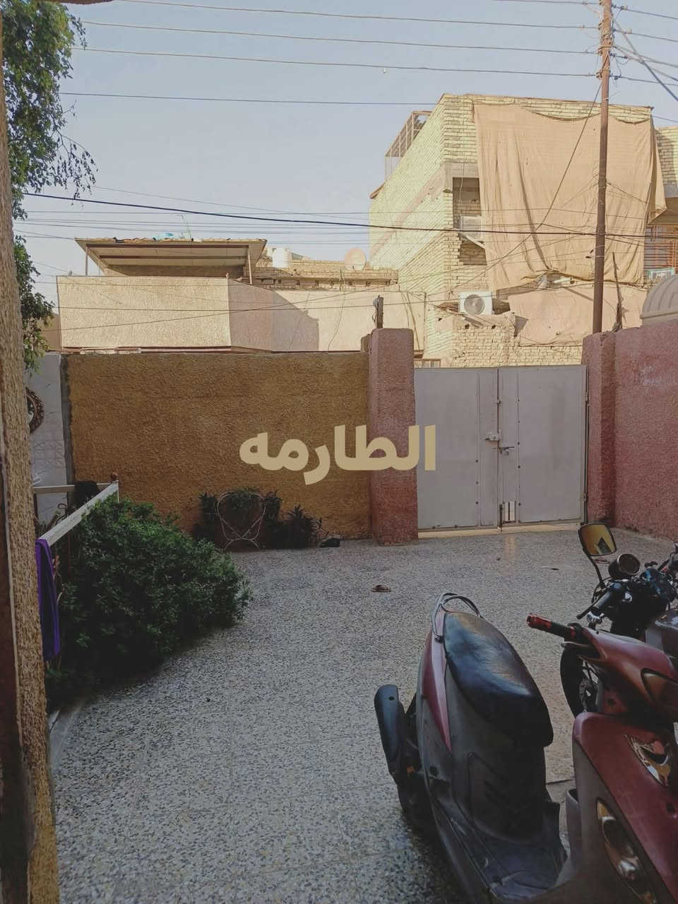 #دارللبيع المساحه200متر  #مشمول في التطويب في منطقة الشعب #حي البساتين السيطره الأولى بالقرب من مدرسة الاقصى التفاصيل والسعر بالمنشور مذكوره
#دارللبيع المساحه200متر  #مشمول في التطويب في منطقة الشعب #حي البساتين السيطره الأولى بالقرب من مدرسة الاقصى التفاصيل والسعر بالمنشور مذكوره 
#كامل_خدمات
#كامل_خدمات
#بالقرب من شارع تجاري و #مستوصف  و #مدارس حكومية ابتدائي متوسطة اعدادية وايضا مدارس اهليه
 #تبليط و مجاري و ماء وكهرباء خطوط ذهبي
 تبليط و مجاري و ماء وكهرباء
1 _ الدار متكون من 7 غرف متوسطه وكبيره 4 في الطابق الثاني و 2 في الطابق الاول و #واحده في السطح( #مخزن كبير ) 
2 _ صحيات 3 وحده خارجيه و بالطابق الاول و الثاني 
3_ متكون من 2 ترك واحد في المطبخ يصلح لطبخ الحار وثاني في ضهر البيت
4_ طارمه واسعه وحديقه مثل ما موضح في الصور
5_ سطح المنزل مسلح (شتايكر)
6_ نوع #السند اصفر توزيع منضمات الامين الانسانيه 
 
#السعر 195 وقابل للتفاوض  
العنوان بغداد حي البساتين السيطره الأولى بالقرب من مدرسة الاقصى  الاستفسار
 اتصل واتساب
 ***********
***********

