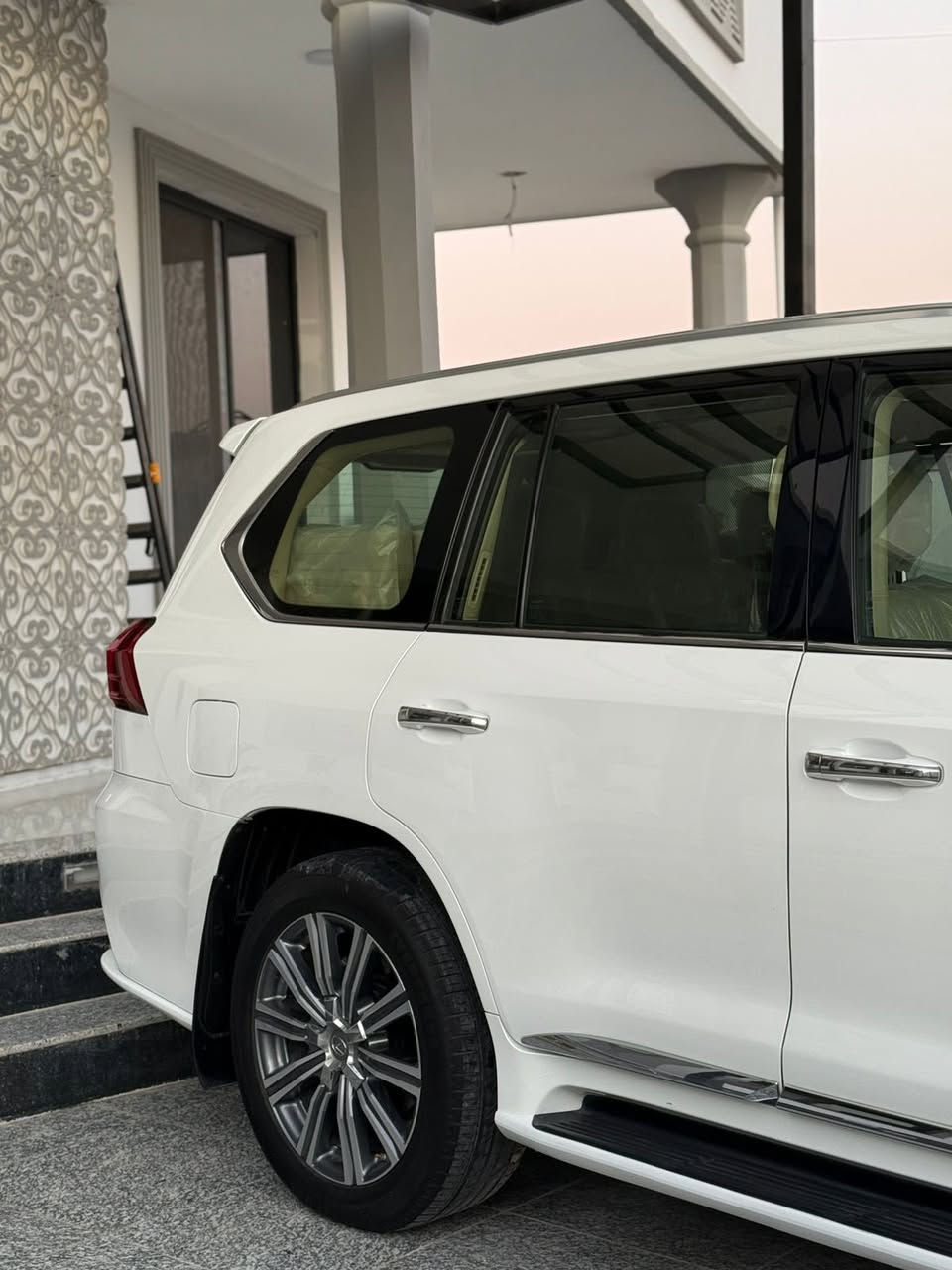 ليكزز LX 570 موديل2017بريم فول مواصفات داخل بيجي سياره تحفه ماشاالله هيبة بالشارع بدون بارد  , بدون رصعات ,بدون حتي شخط 
بدون ضربة 
سياره رمل مابيه  ،باقيه سياره كلها بشرط
سياره بل بل كارتون  ماشاالله

ماشيه (100) الف كيلو حقيقي بشرت  

💎 ســعــر 700 وبيه مجال  ::  

فول فول مواصفات
بصمه ، الانزيلاق ، شغال ، كشن جلد و هيتر
راس ديفيدي ، كاميرات ,ثلاجه , زينون ، جلد جاف تدفئيه شفط ، التبريد خزينه ،نظام ايكو ،سبورت ، حساسيه الديك الموخره ،مرايات ، الفتحه ، باب خلفي جك ، رادار امامي .....)
محرك كير  بشرط مامفتوح
سياره حيل نظيفه كلشي علي بلاد لوك
 السنويه بشرط تحويل و 
سياره مابيها دينار مصرف كامل من كل نواحي
نظافه 100 ٪؜ كامل بدون نقص  سياره اي نقص مابيها   
مكان السياره البصره ***********
