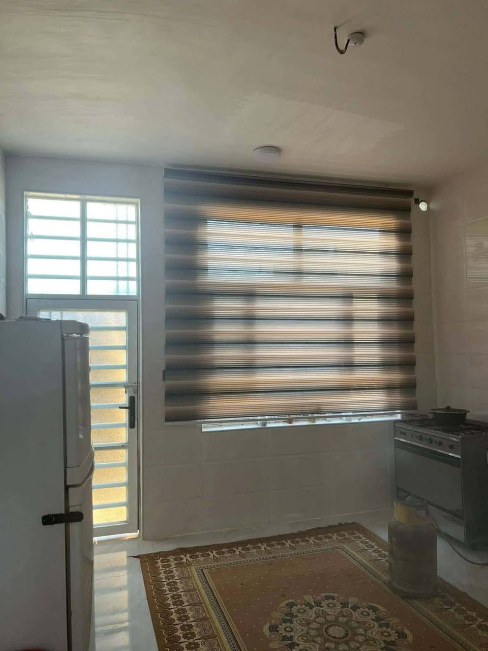 دار للبيع بناء 🏫فوول 
دار للبيع 
مساحة 280م طابو زراعي سند25
بناء حديث وخدمات كامله
@@@
نقص فقط سياج وتطبيگ السطح
@@@
ملاحظه تريد واقع حال تريده كامل 
@@@
يحتوي على
غرف نوم عدد2
كلدور
مطبخ
استقبال
كراج وحديقه
الموقع //ورديه داخل المقاطعه المقابل مدرسة مالك الأشتر 
الابتدائيه
للاستفسار الاتصال ***********
