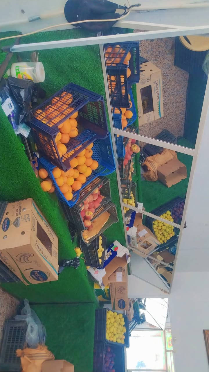 السلام عليكم
🍇🍉🍇🍉🍇🍉🍇🍉🍇
محل مخضر كامل مكمل(شغال) للبيع لعدم التفرغ يحتوي 
1-ميوزه حديد مغلفه ثيل
2-مرايه جام على طول المحل
3-سبلت جديد 2 طن
4-اناره كامله مع ميزان
5-ميز خارجي مدرج ايضا مغلف ثيل
6- خط مولده فعال 2 امبير
7-مبرده عقرب جديده
علما ان الايجار 75 الف فقط
الي يحب ادزله صور للمحل او يشرفنا يشوفه بنفسه
الموقع،شارع الشريط
هـ ***********
