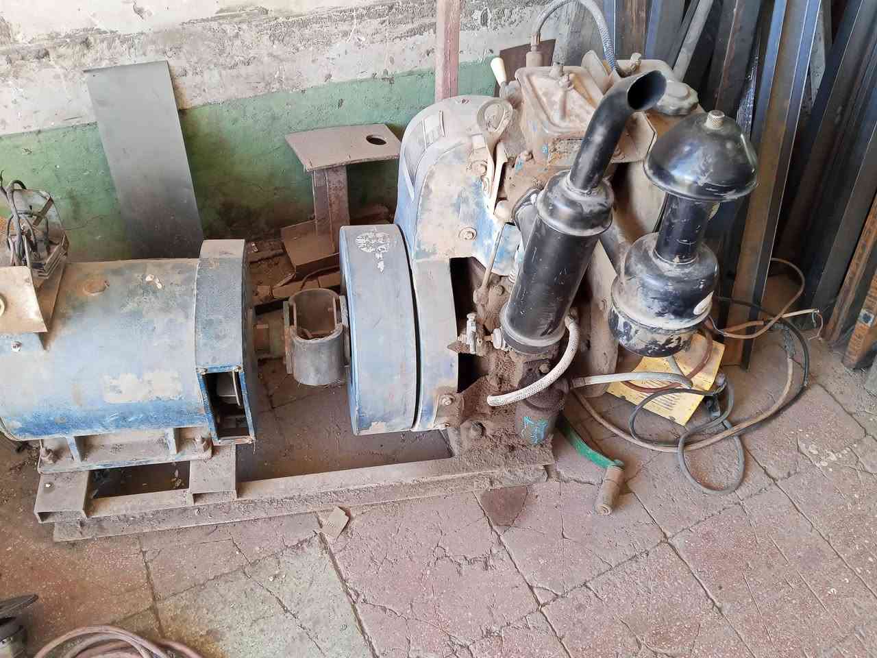 مولدتين هندي وحده  سنكل فيز متطي كهرباء السعر350والثانيه شغاله اثري فيز سعره 350 المكان نجف مشخاب الرقم ***********
