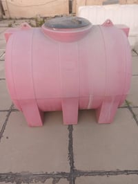 خزانات ماء • ثلاث حبات • نظيفات