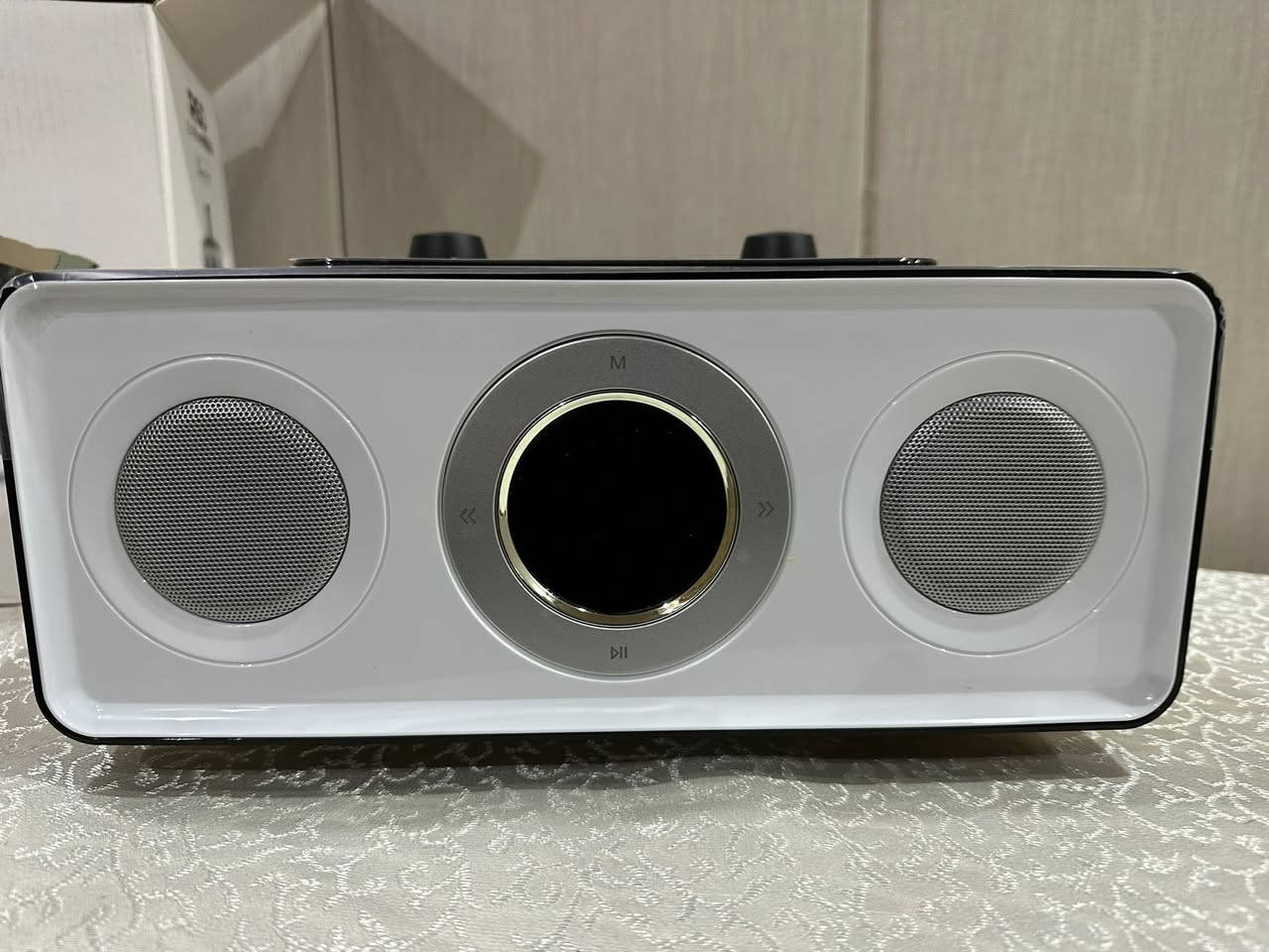 السلام عليكم
يتوفر جهاز انتيكا خشبي
يرهم ديكور انيق
يحتوي على راديو وساعة مؤقت
يشتغل على الاوكس 
يشغل اجهزة الايفون القديمة والايبود يشحن ويشغل نغمات
حاجة انيقة وصوت نقي 
للبيع يتوفر توصيل
مراسلة خاص او واتساب
***********
يتوفر موديلات غيرة
