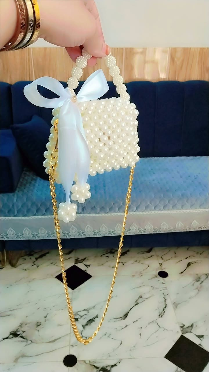 من كولكشن العيد 😍
نفذت حسب الطلب ❤️
✨ لأن الأناقة تبدأ من التفاصيل ✨

جنط خرز هاند ميد بتصاميم فخمة ولمسة أنثوية مميزة 🤍👜
شغل يدوي بكل حب وجودة عالية يناسب كل الإطلالات ✨

💎 خامات مرتبة وفخمة
🎀 ألوان وتصاميم راقية
📦 توصيل سريع
🖤 تنفيذ حسب الطلب

دللي نفسك أو قدميها هدية مميزة 🎁

📩 للحجز والاستفسار راسلينا على الصفحة
#هاند_ميد #شنط_خرز #جنط_نسائية #اكسسوارات #Handmade #BagsBrand


**إذا كنت صاحب هذا الإعلان وتريد حذفه لأي سبب، رجاءا أرسل رسالة إلى الدعم الفني**