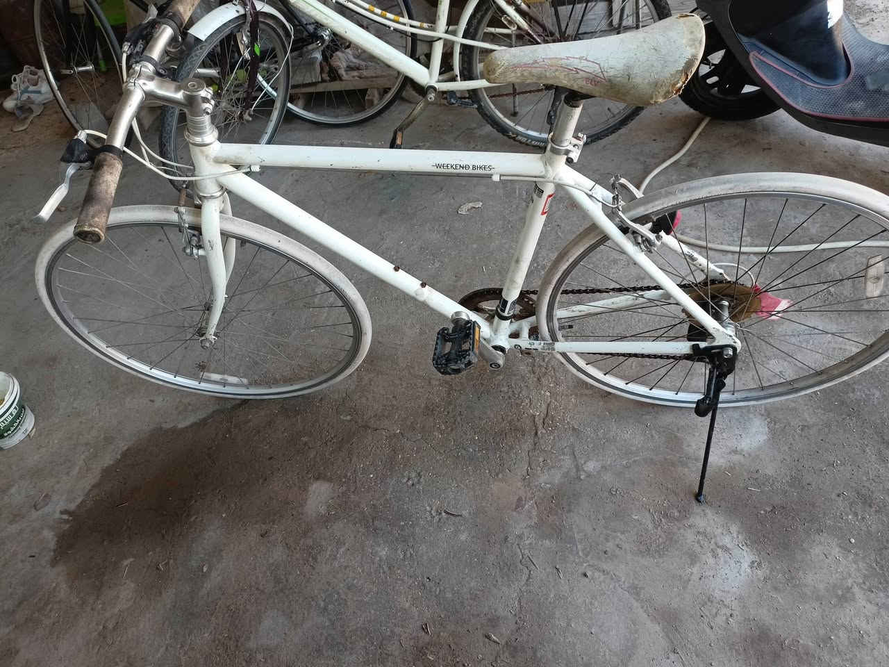 السلام عليكم 
C.B. Asahi - Weekend Bikes "بايسكل ويكيند الياباني نظام التروس (التبديل) الدراجة مزودة بـ 7 سرعات خلفية (1x7)
الجهاز الخلفي (Rear Derailleur): شيمانو تورني Shimano Tourney TZ
المنيوم بالكامل خفيفه جدا 
حجم 28 
حجم الفريم 52 
السعر 160وبيه مجال قليل 
مكاني بغداد قرب جامع النداء


**إذا كنت صاحب هذا الإعلان وتريد حذفه لأي سبب، رجاءا أرسل رسالة إلى الدعم الفني**