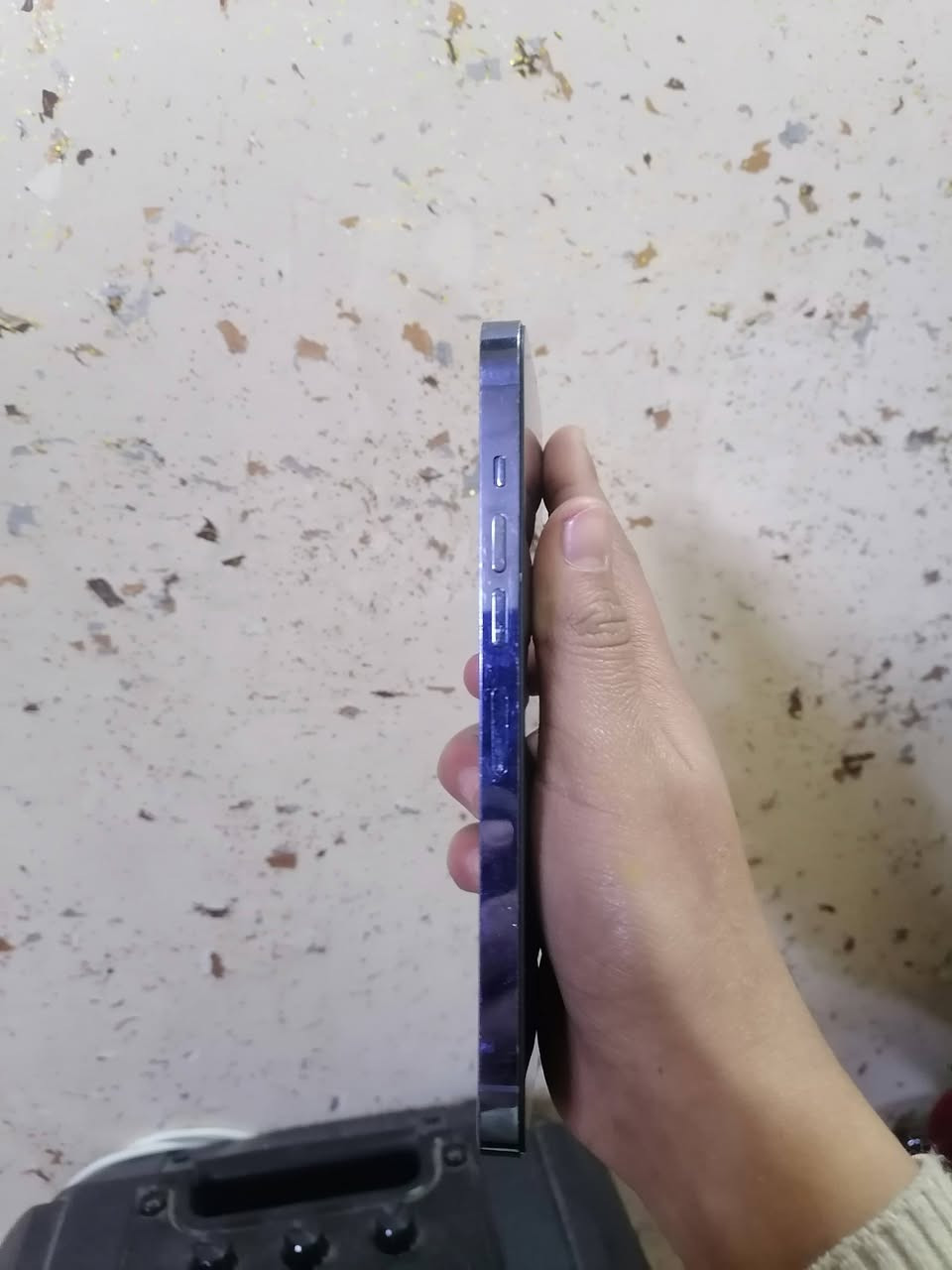 السلام عليكم ايفون 13 برو ماكس ذاكره 128 بطاريه 99 لون المميز بحري فيس عادي شغال سعر 600بي مجال ***********
