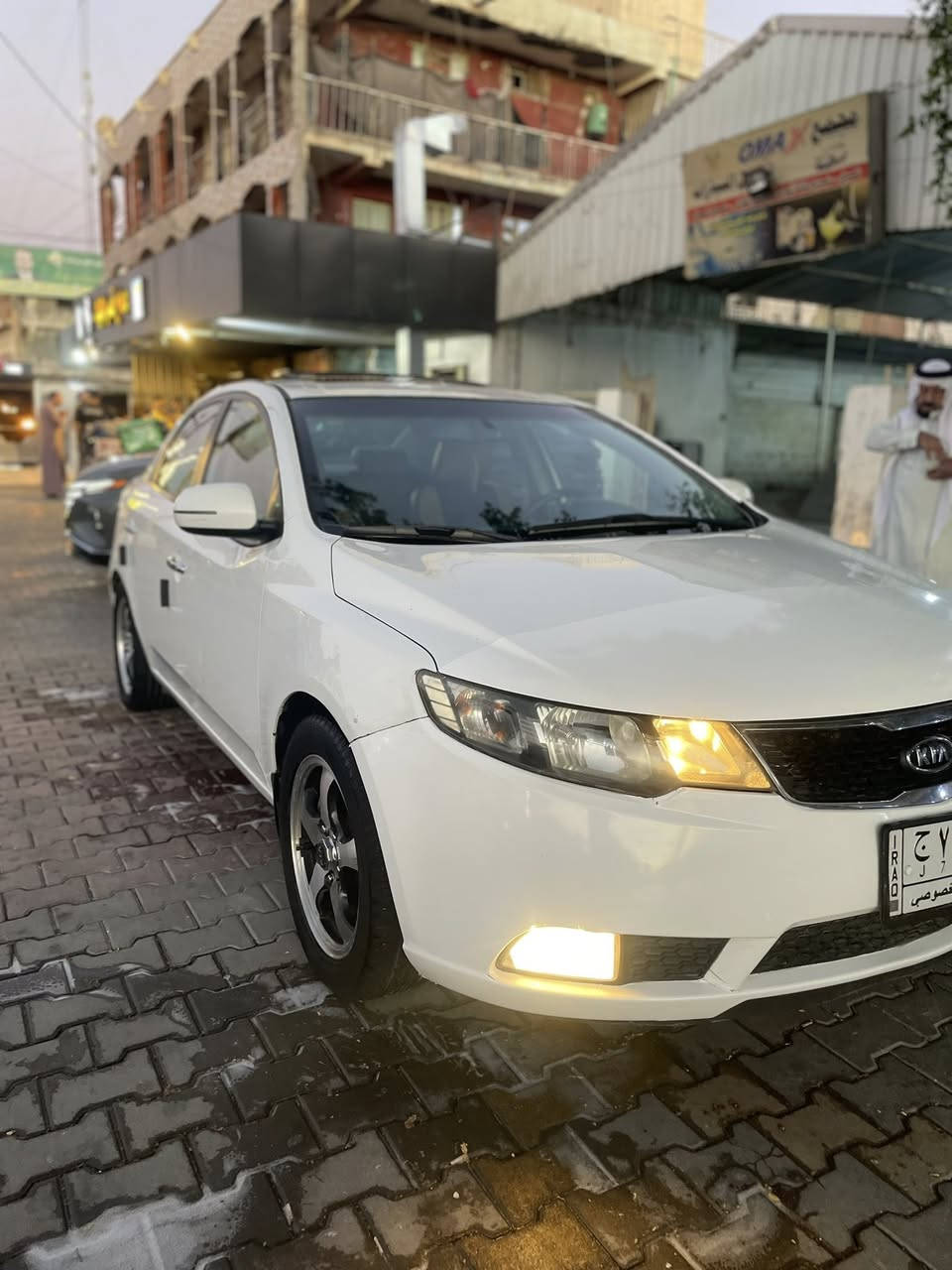 سلام عليكم سيراتو موديل ١٢مكفوله بيهه جاملغ الخلفي صبغ اثر شخط كير محرك مكفول صدر تخم تاير جديد سياره فول ١/١سياره جديده رقم بغداد تحويل مباشر سعر سياره ب١١٠وبيهه مجال مكان سياره الانبار قضاء هيت ***********
