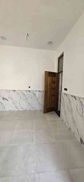 سلام عليكم دار للبيع سعر ٨٨ مليون مع المجال 
مساحه ١٠٠ متر واجها ٦ متر طابق واحد نوع العقار ملك صرف ١ غرفه نوم بيت بناء حديث جدا وحاليا فارغ تسليم مباشر عنوان الدار طويريج ام الهوى شارع ابو قاسم كافه الخدمات للاستفسار الاتصال ***********
