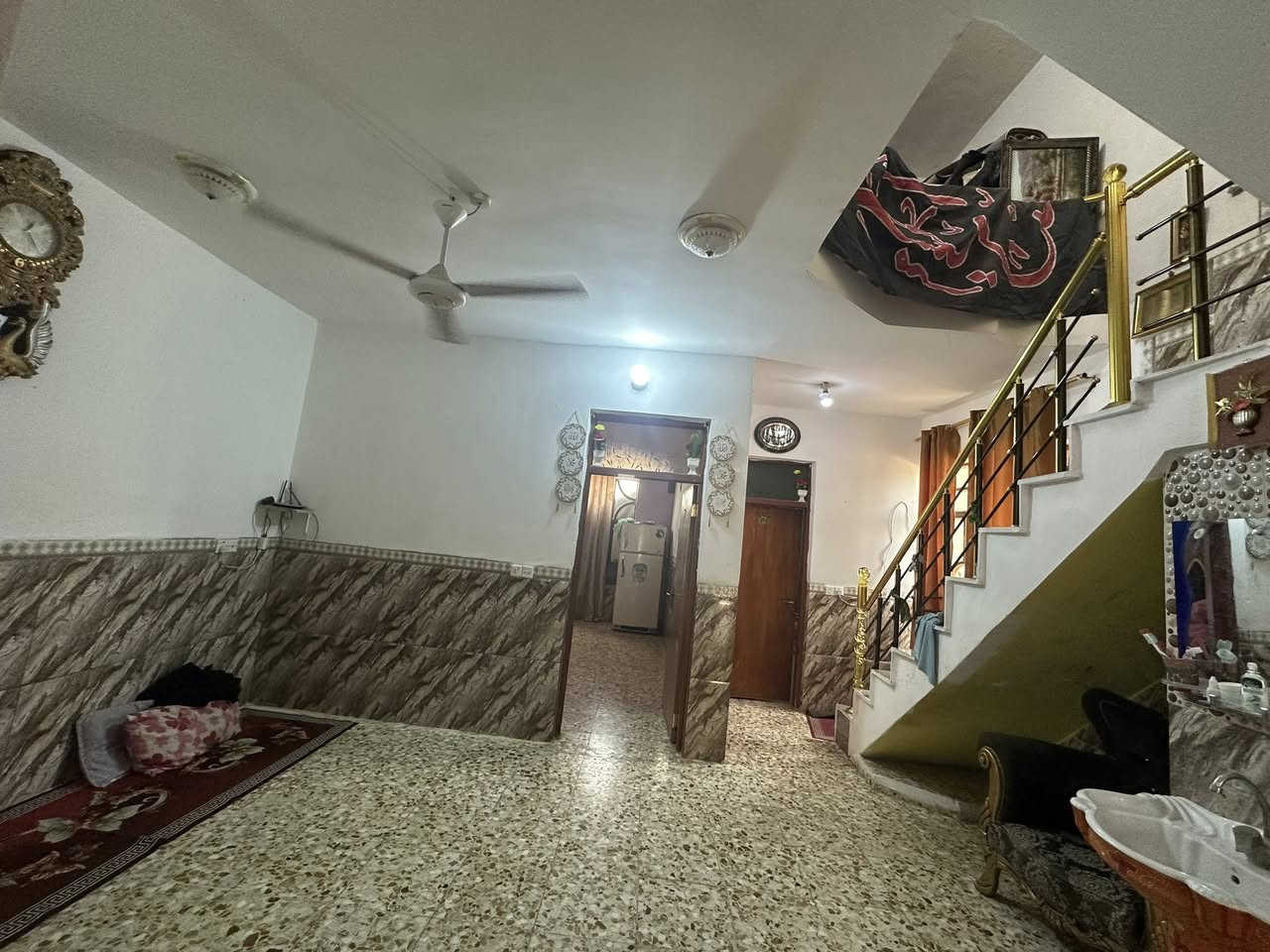 قطعة أرض مع مشتمل طابو في ( حي الحرية الأول )
بلقرب من بيت ( فواز ) ( وجه على الزراعي )

مساحة ٣٠٠ م / مشتمل ١٥٠ م - طابوق - وسقف صب
( ٢ غرف نوم ) - بيت كلة سيراميك ( بناء درجة اولى)

قطعة ١٥٠ م / وجه ٧ ونص / نزال ٢٠ -ماء - كهرباء

( شارع بعرض ١٥ م )  (( تحويل مباشر ))

(( سعر مناسب جداً ))

للاستفسار مراجعة مكتب غازي للعقار   
واسط - الزبيدية - قرب أفران المائدة  *********** 
***********
