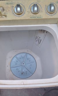 ميز تواليت خشب • غسالة شغالة • حي العسكري