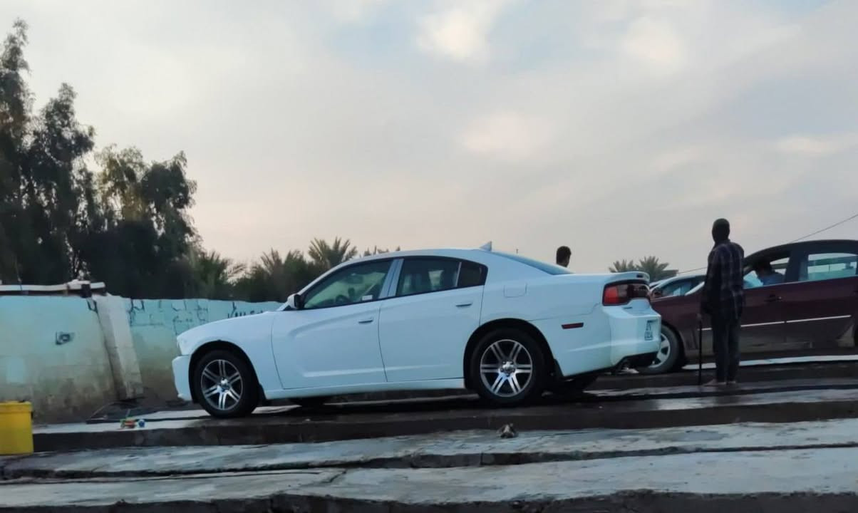 السلام عليكم
السعر ١٣٥ وبيها مجال 

جارجر موديل 2011 رقم اربيل دولي بإسم شخص من السماوة 

حادثها بنيد وجاملغ تبديل والجاملغ الثاني صبغ 

مكينة 3600 گير عصه 

شاشة جبيرة كراسي كهرباء 

مكان السيارة الديوانية قضاء الحمزة الشرقي للاستفسار اكثر التواصل ع الخاص او الاتصال *********** متوفر واتساب
