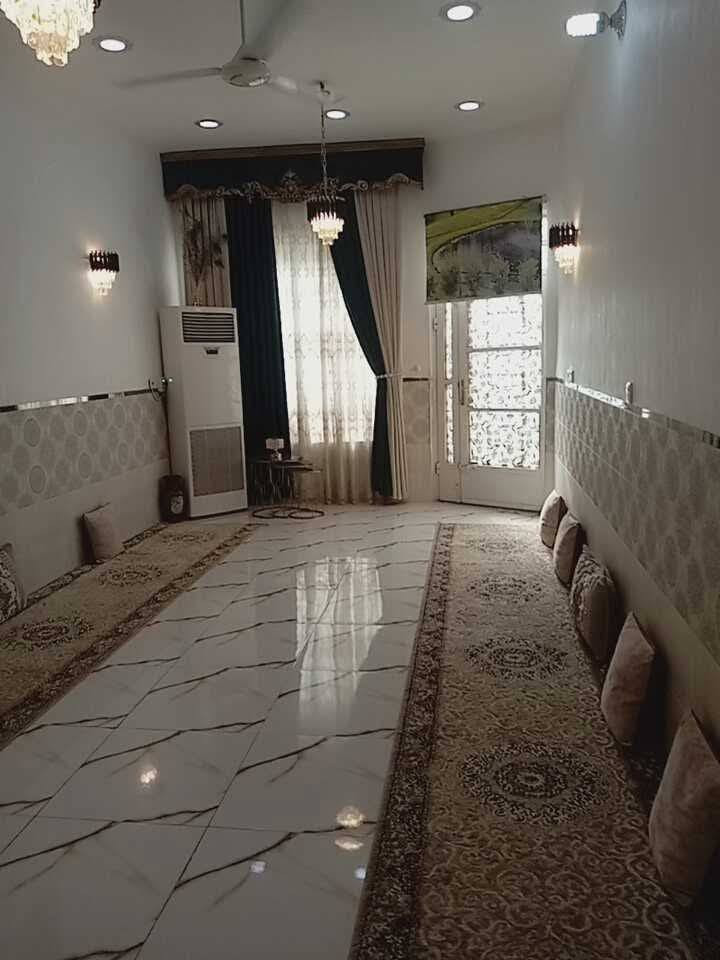 السلام عليكم بيت للبيع في جسر ديالى
منطقة الكرغولية قرب معمل ابو غزوان 
مساحة 202 متر 
يتكون من غرفتين وصالة وأستقبال
ومطبخ بالأضافة الى منور وترك خلفي 
وصحيات 
ويتكون الطابق العلوي من بيتونة وحمام وسطح امامي وخلفي اشتايكَر كامل 
السعر : 100
وللأستفسار 
(***********)
واتس(***********)
أو خاص
